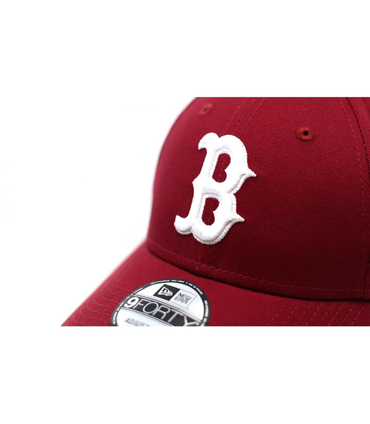 B burgundy children cap